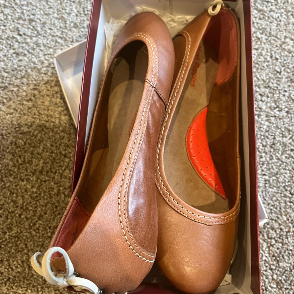 Hush Puppies tan flat- New in box